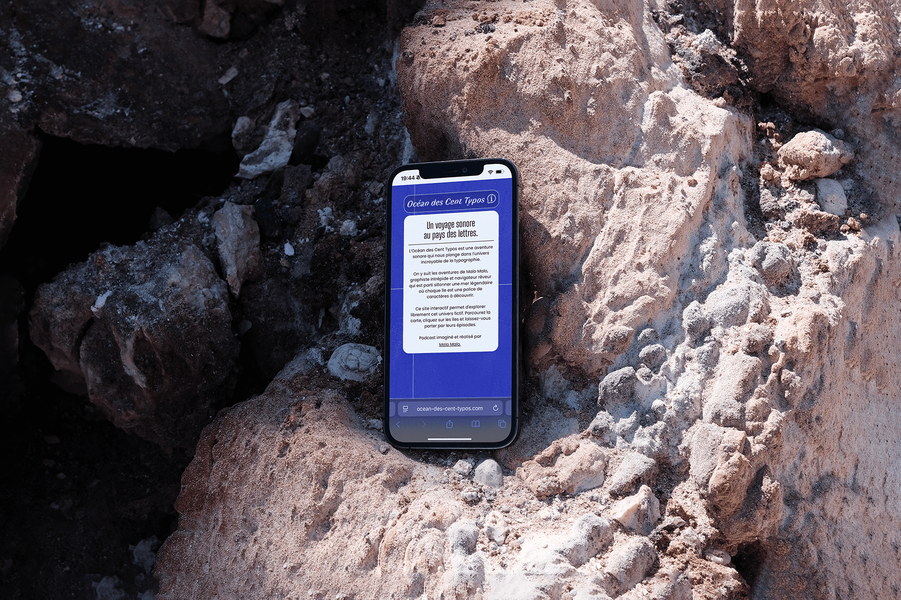 Mockup_Ocean-des-cent-Typos_Phone-1